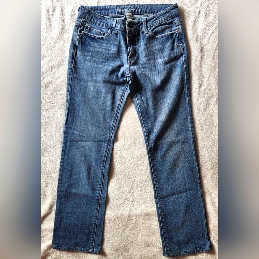 Like new! Kenneth Cole New York Light/Medium Blue Denim Jeans. Size 28